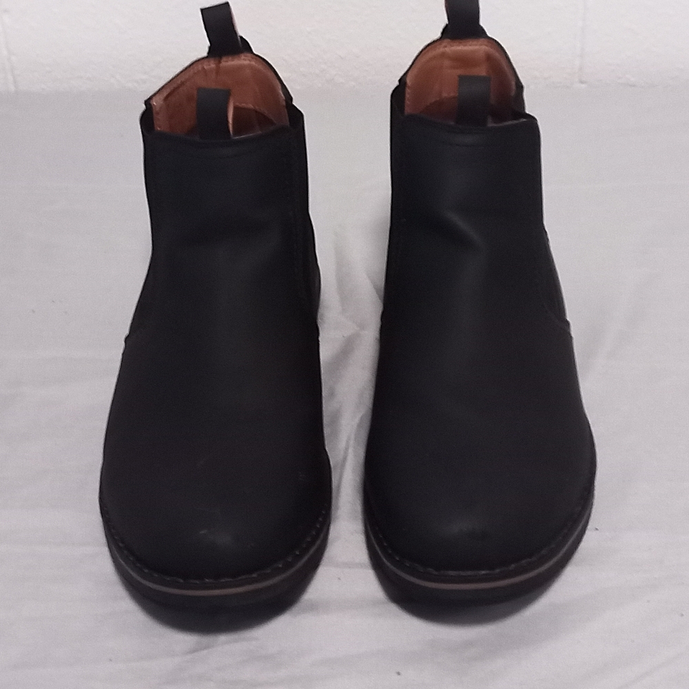 Izod black boots